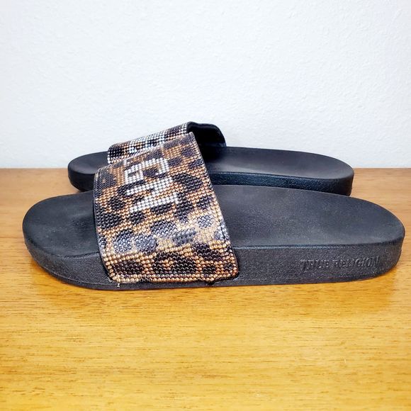 True Religion Leopard Flip Flops Slides Bedazzled Bling Rhinestone Slippers SZ 6 - Picture 3 of 7